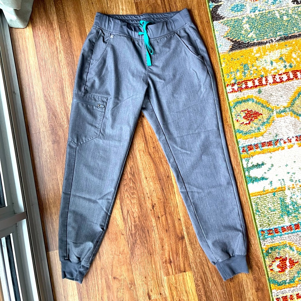 Figs joggers scrub, size small in Grey